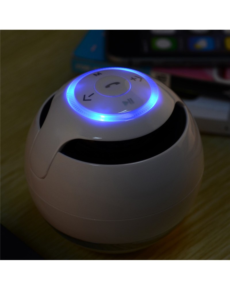 2015 new fashion portable speakers Bluetooth sucker phone Computer mini Speakers sound wholesaler black and white